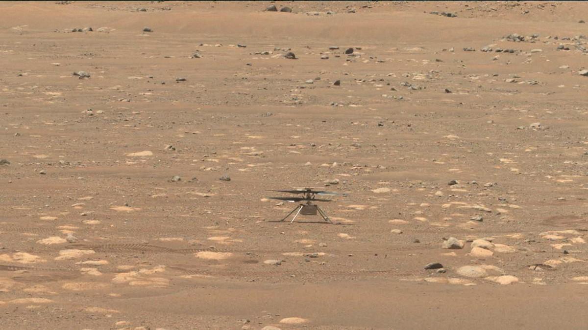 Ingenuity en la superficie de Marte.
