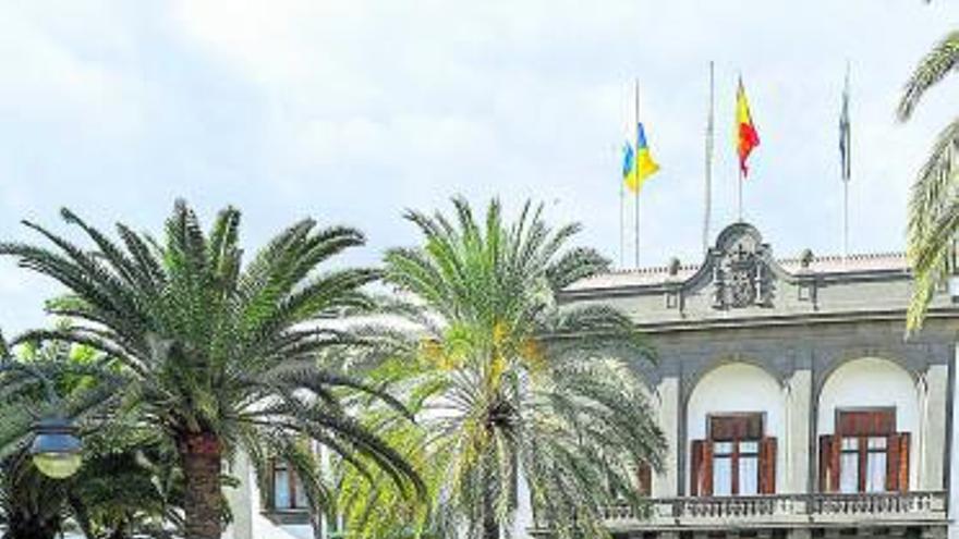 Reciente concentración de empleados interinos en la Plaza de la Feria.