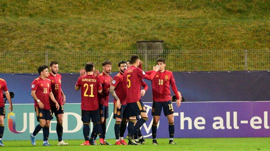 Los jugadores de España celebran uno de los goles ante República Checa