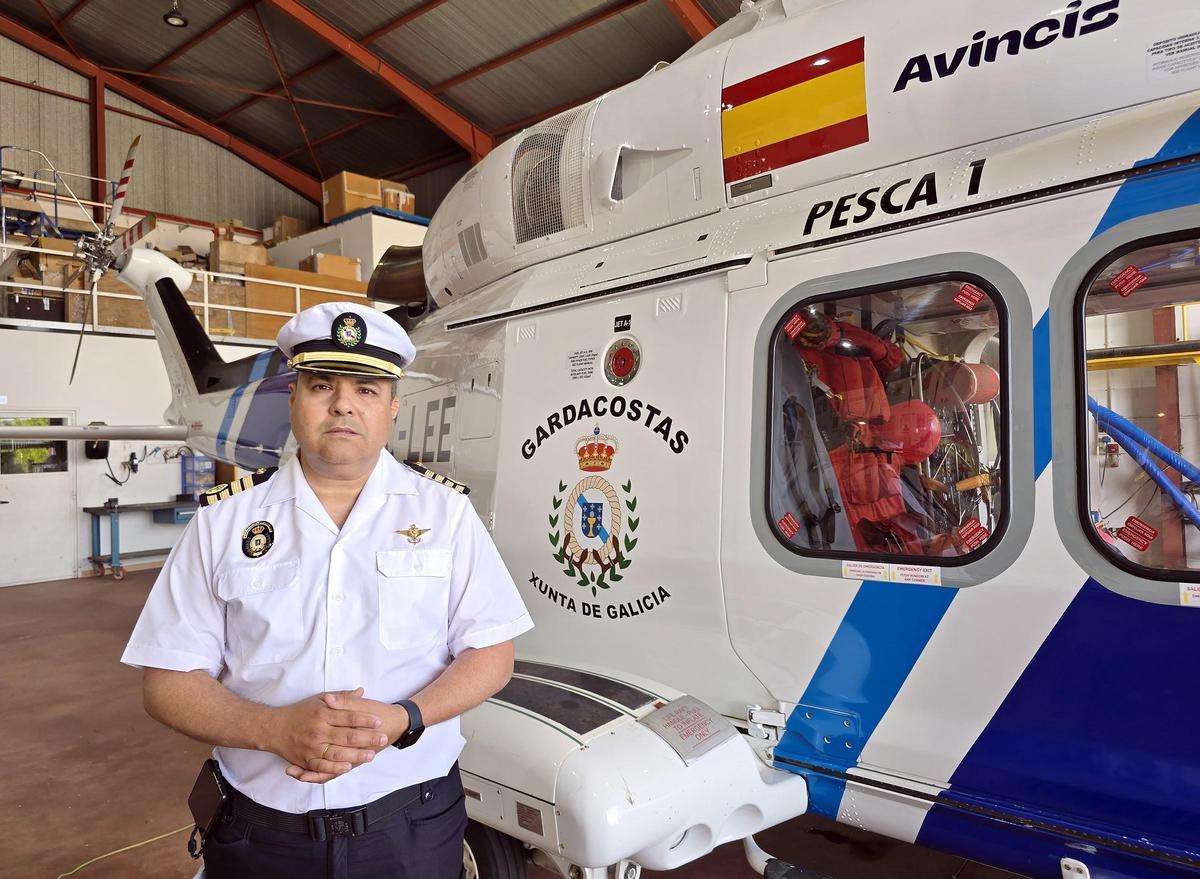 Un día en el «Pesca 1», el helicóptero de Gardacostas de Galicia