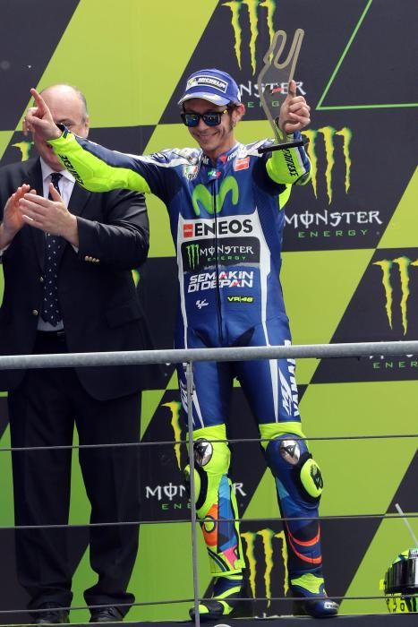 Jorge Lorenzo conquistó la victoria en Moto GP, por delante de Rossi y Viñales. En Moto 2 ganó Alex Rins y en Moto 3 el sudafricano Binder,