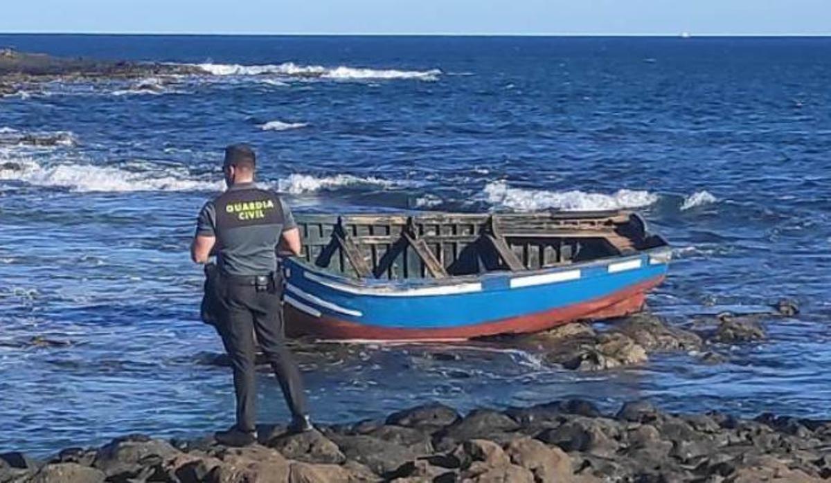 Llega una patera a la costa de Famara