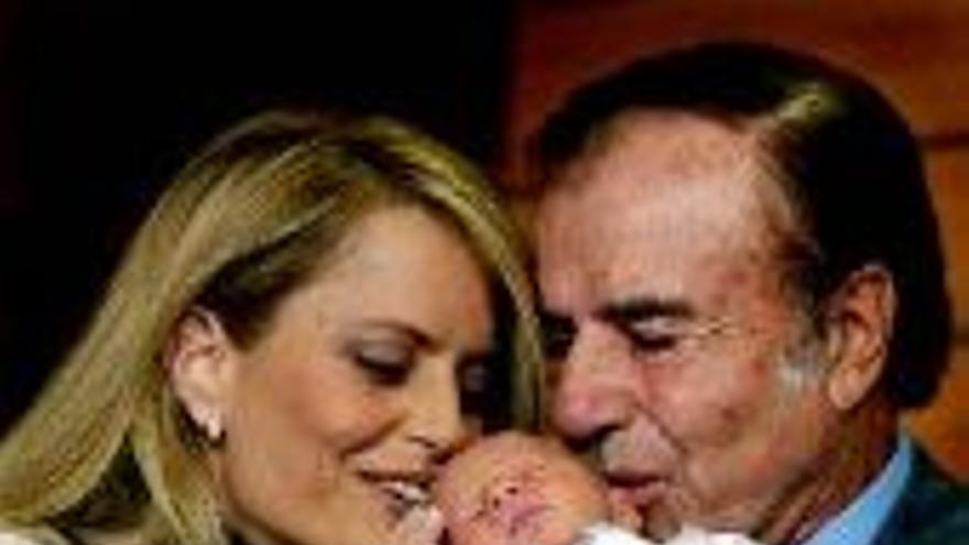 Menem presenta a su hijo Máximo como un &quot;clon&quot; suyo