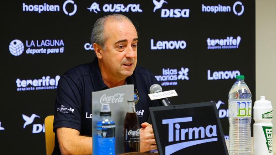 El entrenador del Lenovo Tenerife Txus Vidorreta en la sala de prensa del Santiago Martín. | | CB CANARIAS