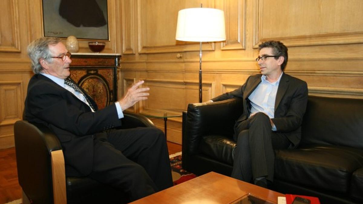 El alcalde de Barcelona, Xavier Trias (izquierda) y el líder del grupo municipal del PSC, Jordi Martí, durante una reunión en el ayuntamiento.