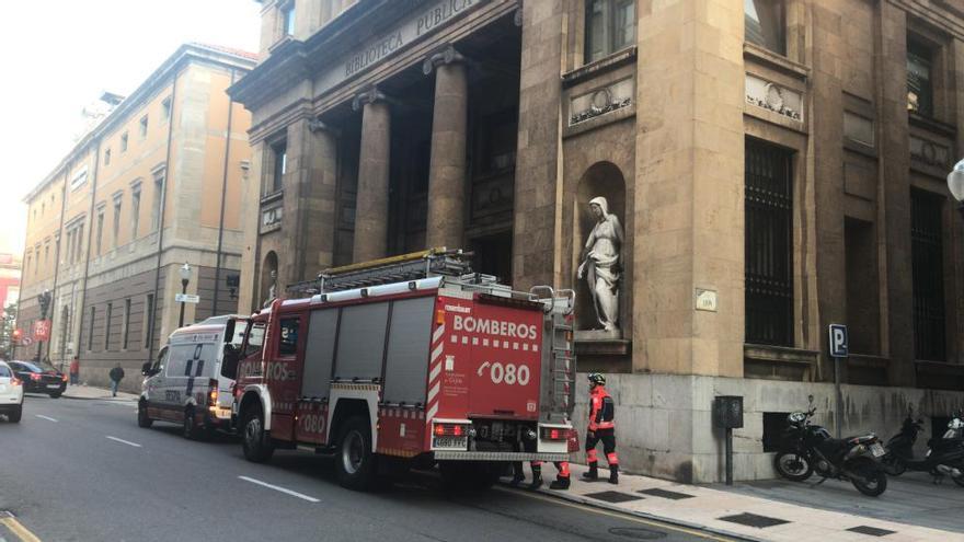 Gran expectación por una intervención de emergencia en la biblioteca Jovellanos