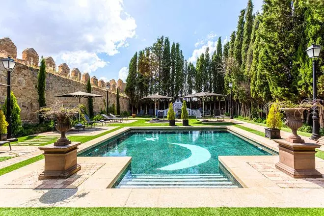 La antigua casa de Adolfo Suárez es ahora un minúsculo hotel que te hará viajar en el tiempo