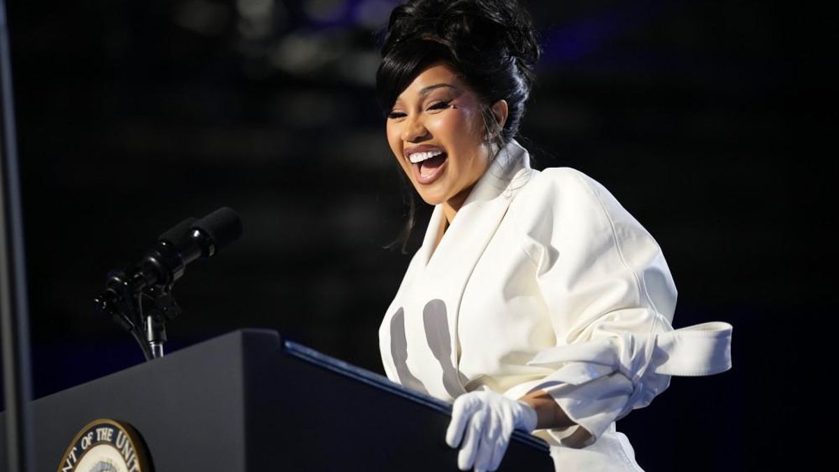 Cardi B asegura que los huracanes son un castigo para los votantes que eligieron a Donald Trump