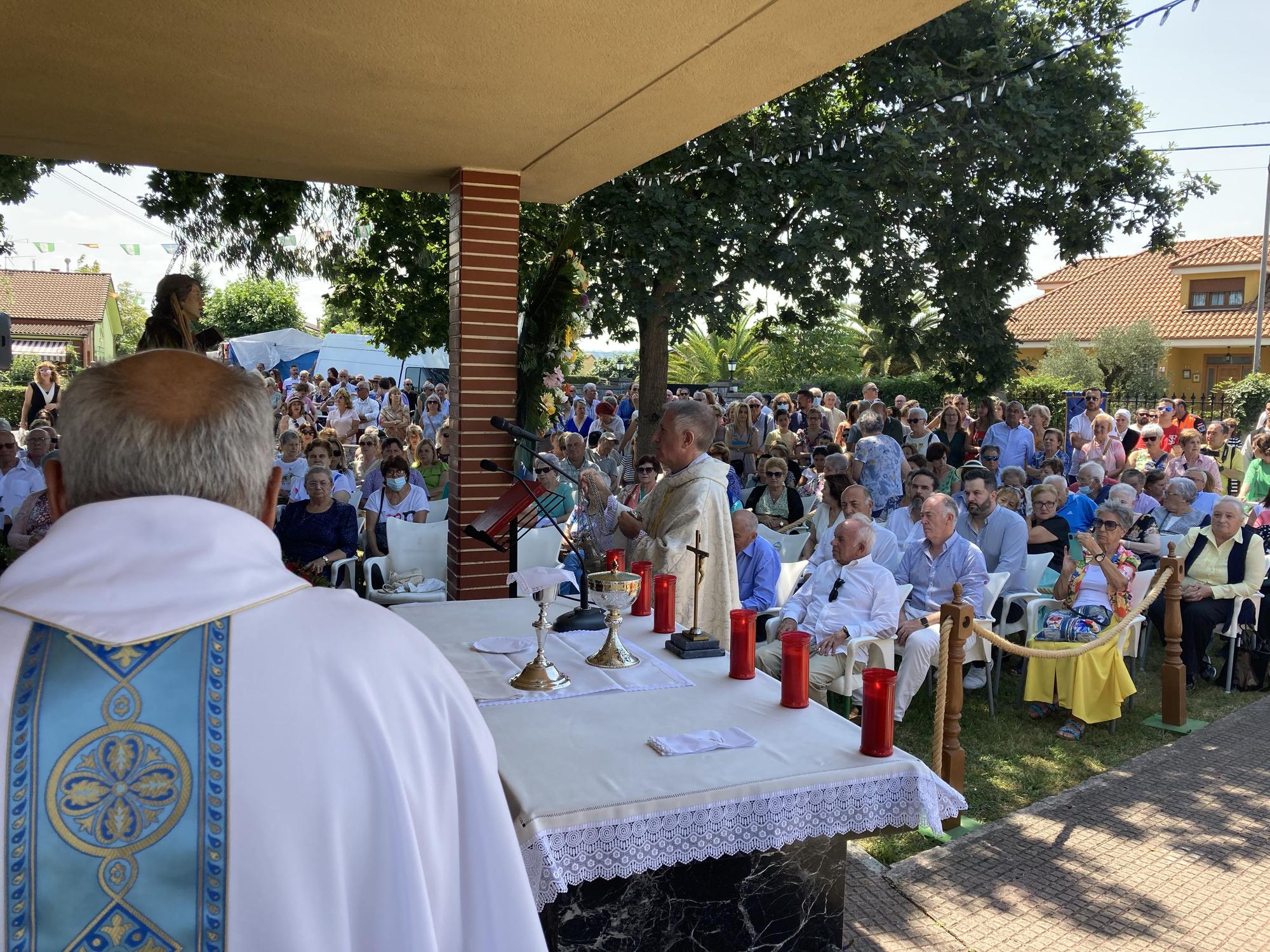 El Carbayu celebra su misa y su tradicional procesión que concluye con sorpresa: se presenta el nuevo himno en honor de Nuestra Señora del Buen Suceso