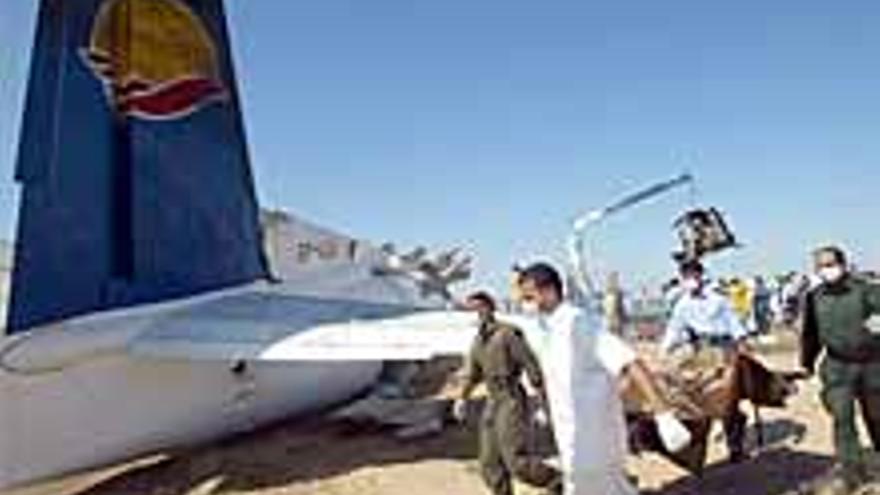 38 personas mueren al estrellarse un avión en los Emiratos Árabes Unidos