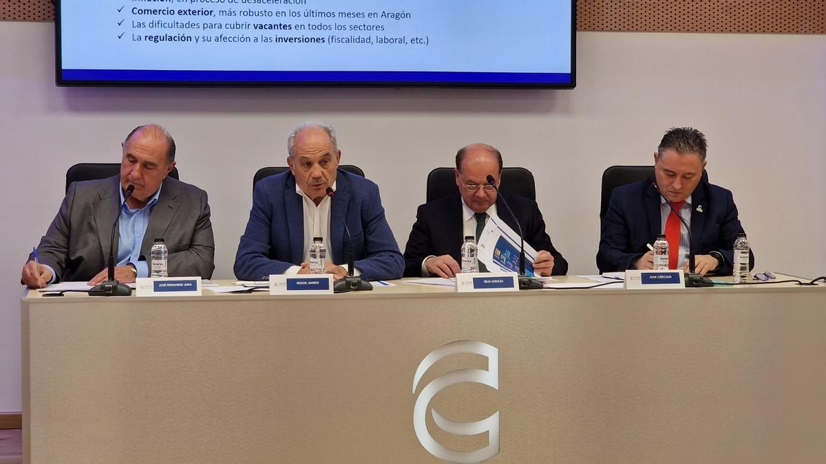 Fernando Luna, Miguel Marzo, Félix Longás y Juan Ciércoles, este viernes en la rueda de prensa ofrecida por CEOE Aragón.