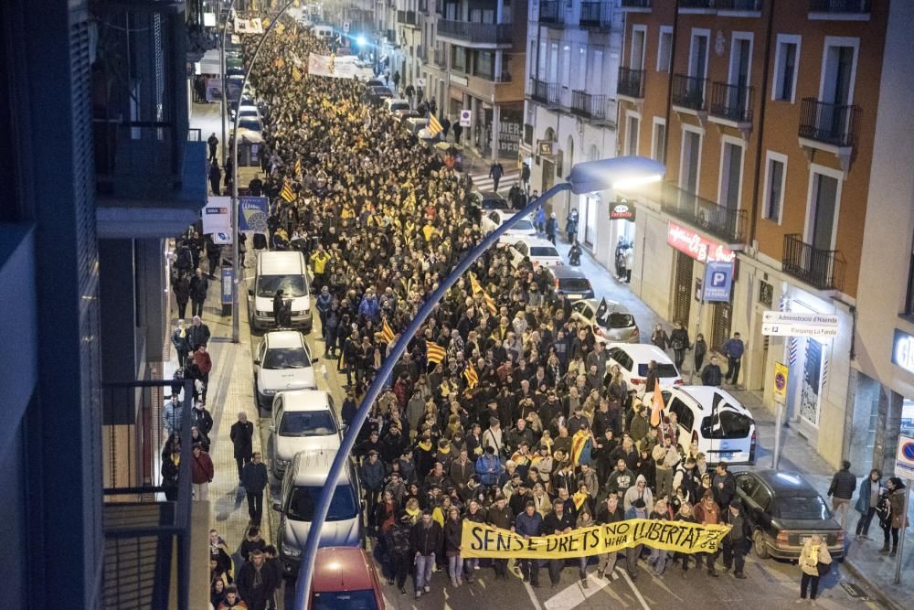 Milers de persones es manifesten a Manresa per la