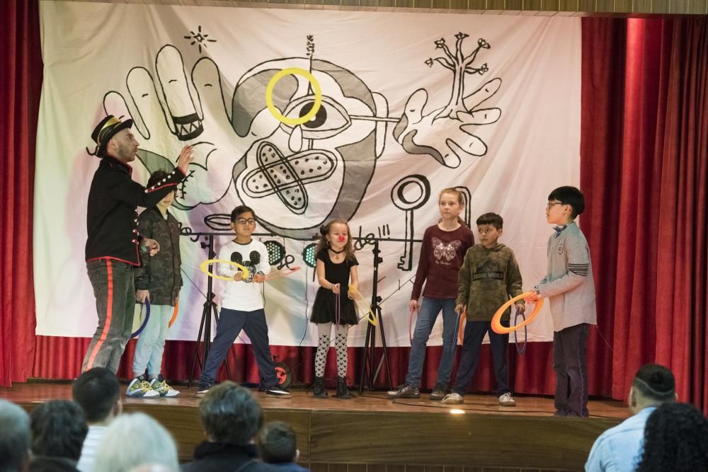 La tarda de circ i teatre a la Llar Sant Joan de Déu mostra el poder transformador de les arts escèniques