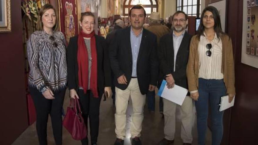 Martínez con los representantes de Pérez &amp; Cía.