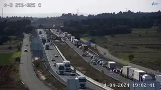 Un accidente obliga a cortar un carril de la A3 en El Rebollar