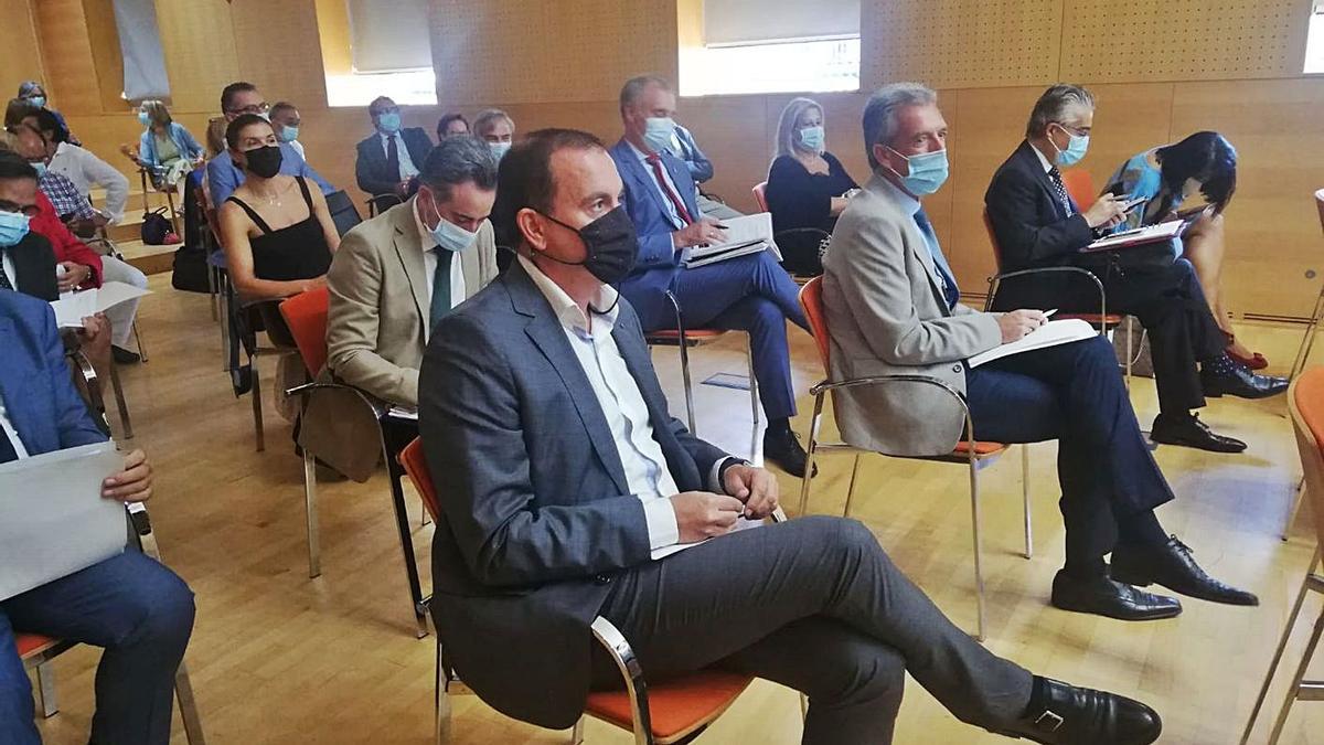 Requejo, con San Damián al fondo, durante la reunión mantenida en Valladolid. |