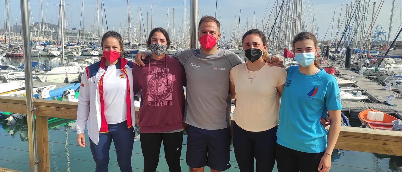 De izquierda a derecha: Cristina Pujol, Martina Reino, Jano Toro, Ana Moncada e Isabel Hernández.