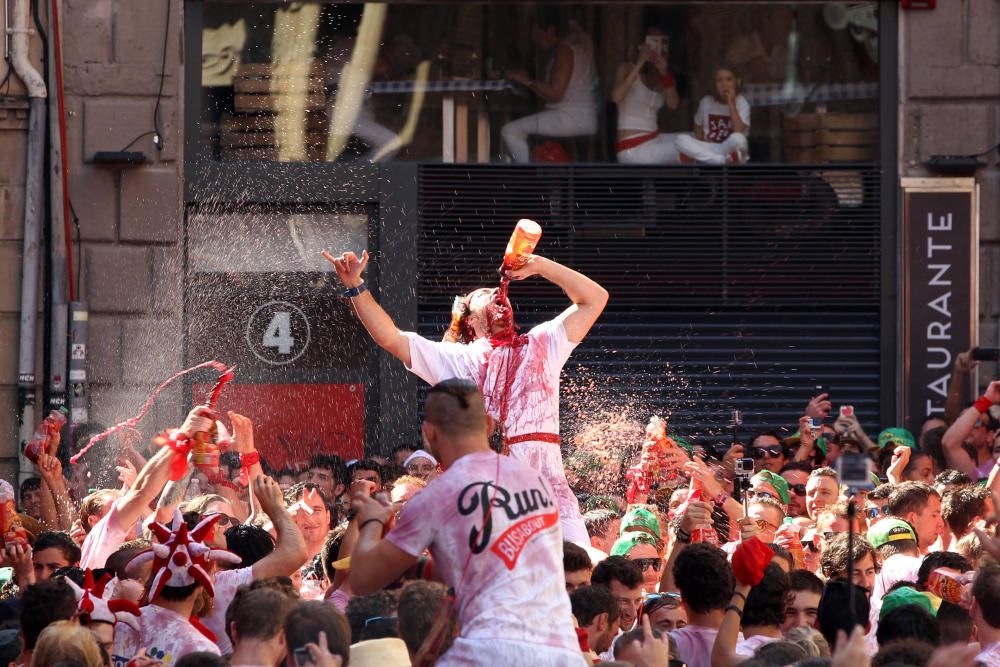 El chupinazo ha dado el pistoletazo de salida a las fiestas de San Fermín en Pamplona.