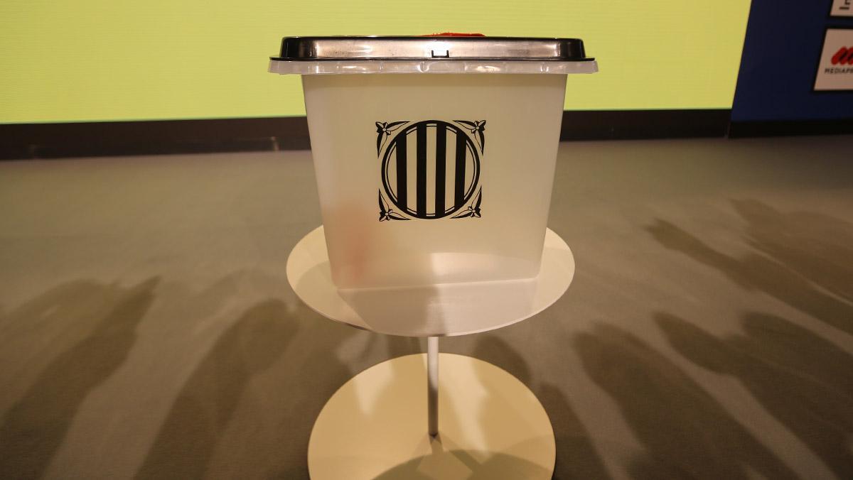 El Govern ha exhibit avui per primera vegada el model d’urna que vol instal·lar als 2.315 col·legis electorals.