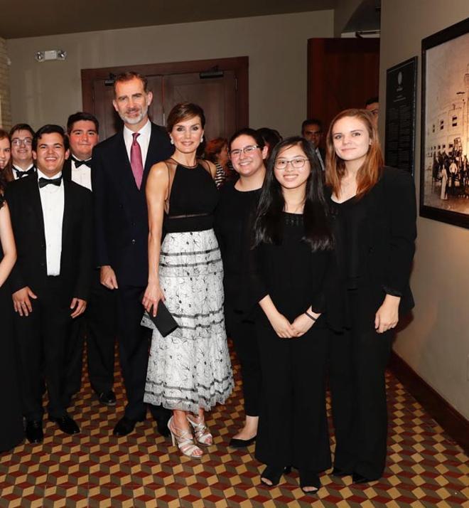 Letizia Ortiz con vestido de Carolina Herrera en San Antonio