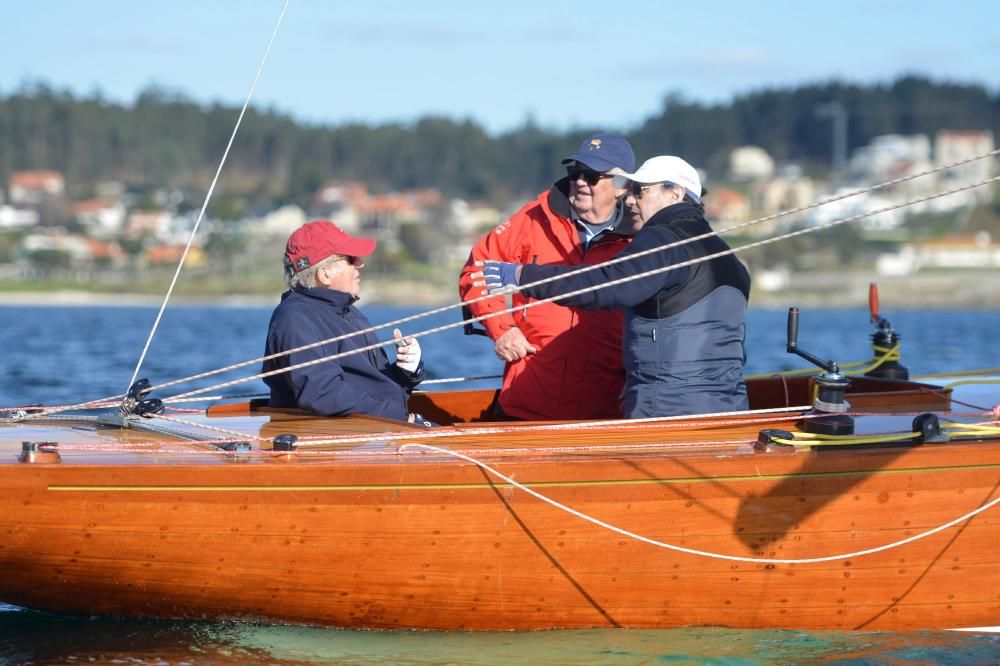 El Rey emérito Juan Carlos I navega en Sanxenxo