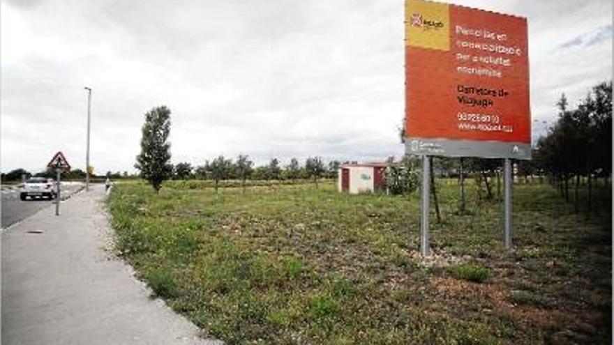 L&#039;estat actual de la zona industrial amb els carrers urbanitzats però aturada des de fa anys.