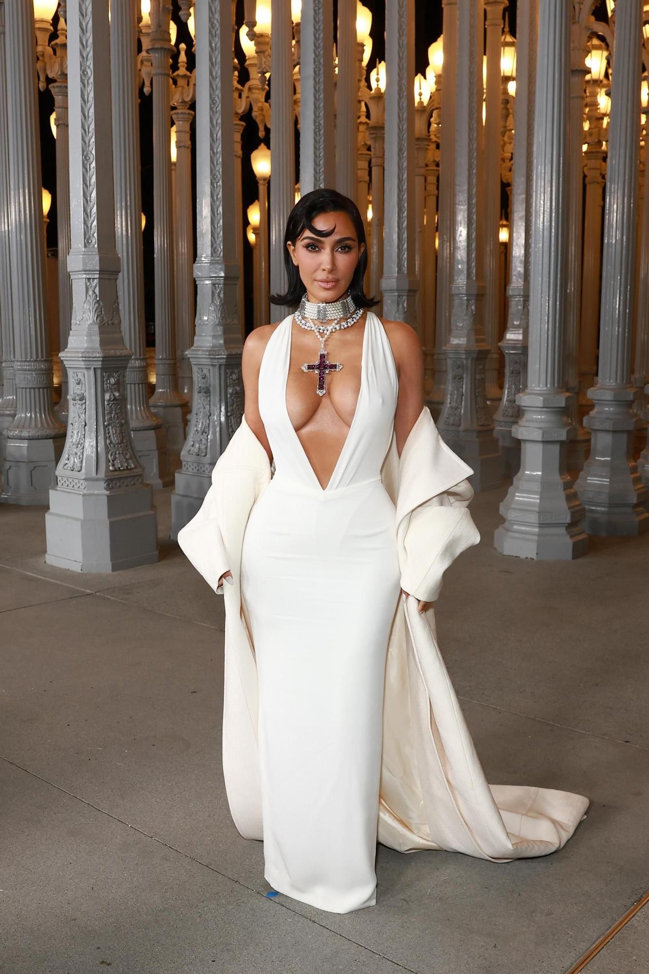 Kim Kardashian con vestido de Gucci y una joya que perteneció a Lady Di.