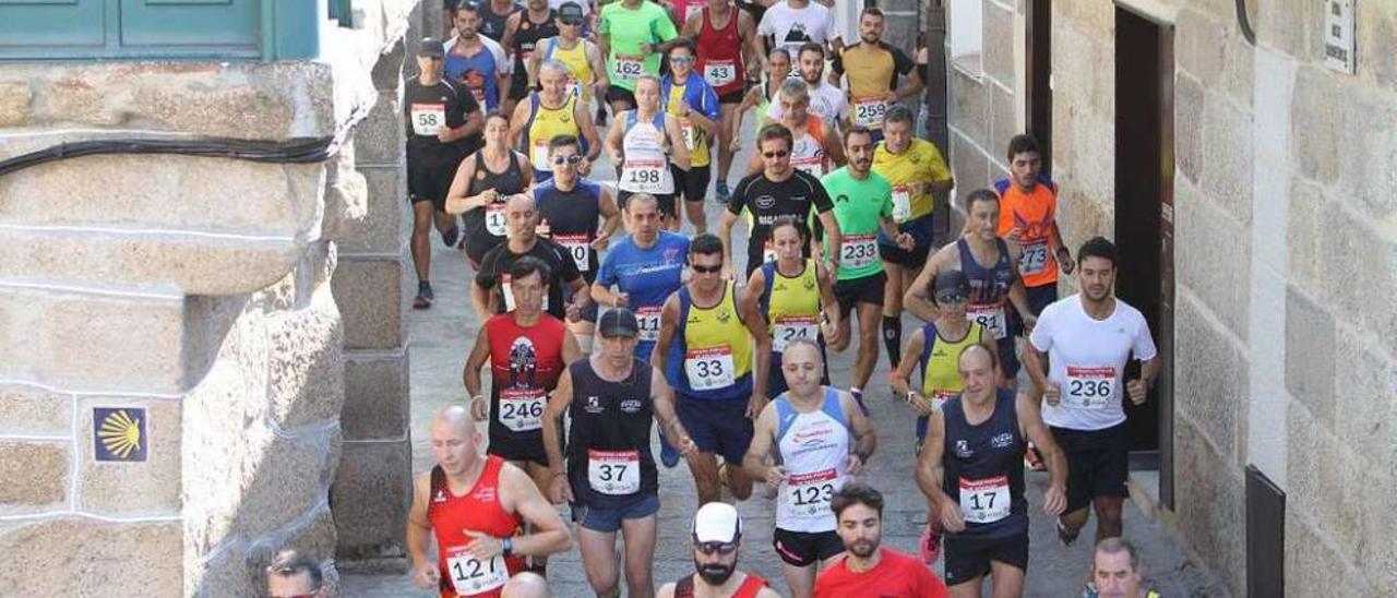 Los corredores inician la prueba, ayer en Seixalbo. // Iñaki Osorio