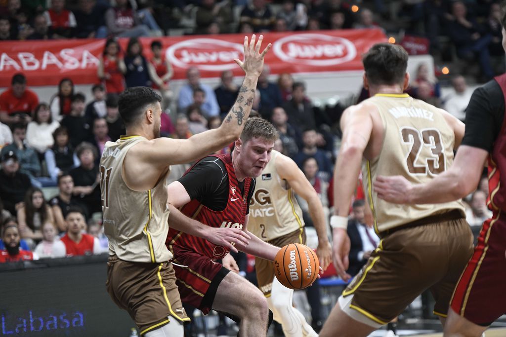 Todas las imágenes del partido del UCAM Murcia contra el Bàsquet Girona