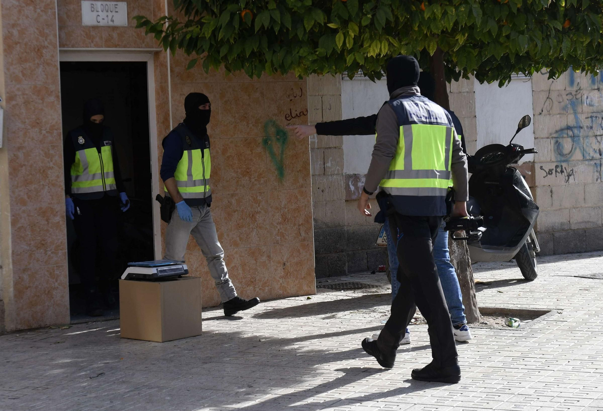 La redada contra el narcotráfico en el Polígono de La Paz, en imágenes
