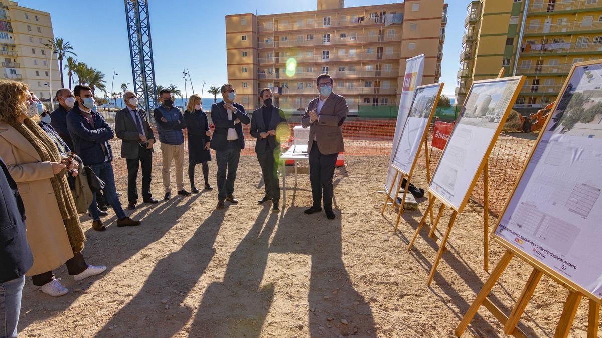 El acto de inicio de obras del nuevo aparcamiento, que ha tenido lugar este miércoles.