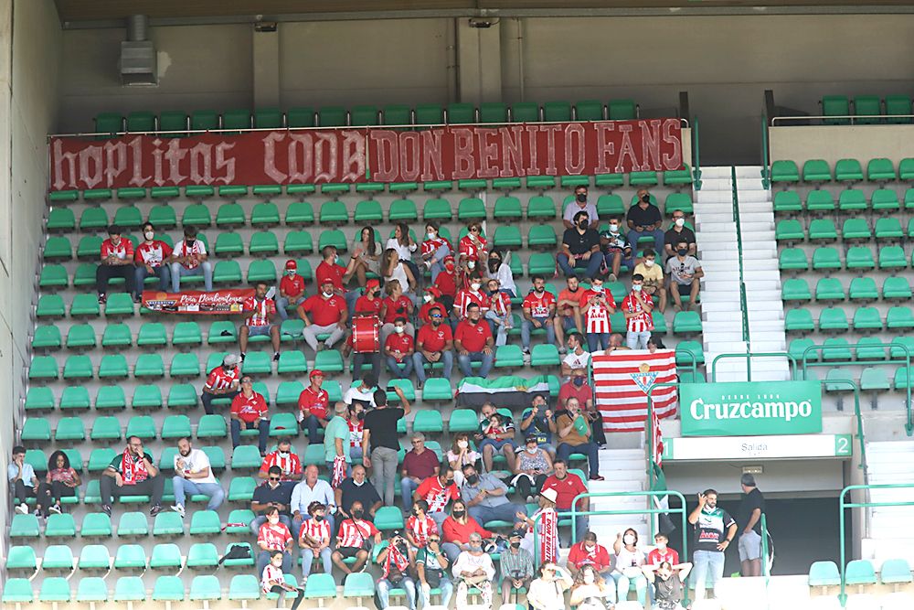 Aficionados asistentes al encuentro Córdoba CF-Don Benito