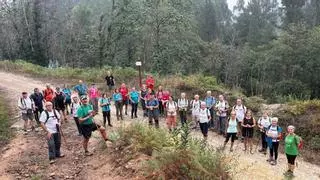 Los lunes de ruta en Grado: más de una treintena de participantes en la tercera caminata de agosto del Grupo Montañero Moscón