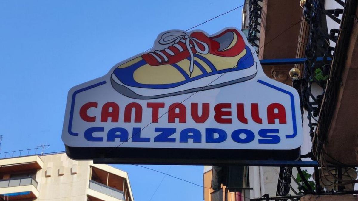 Las calles de Castellón están repletas de carteles de lo más originales. | MIKI DELGADO