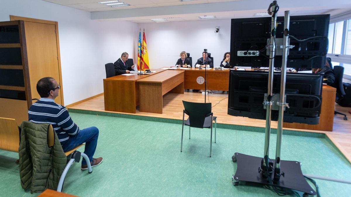 El hombre absuelto, en el juicio celebrado en noviembre en la Audiencia de Alicante