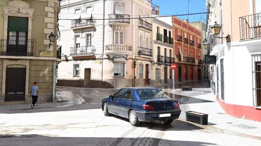 El cruce de las calles Santa Lucía con Santo Domingo de Badajoz reabre al tráfico