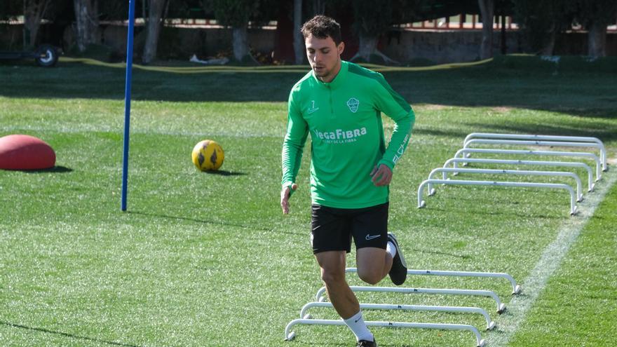 Óscar Plano ya tiene el alta médica para volver a jugar con el Elche