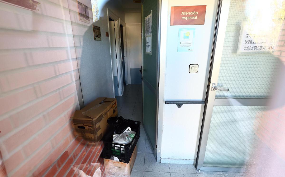 Cajas pendientes de recoger en el interior de la residencia de Pinseque.