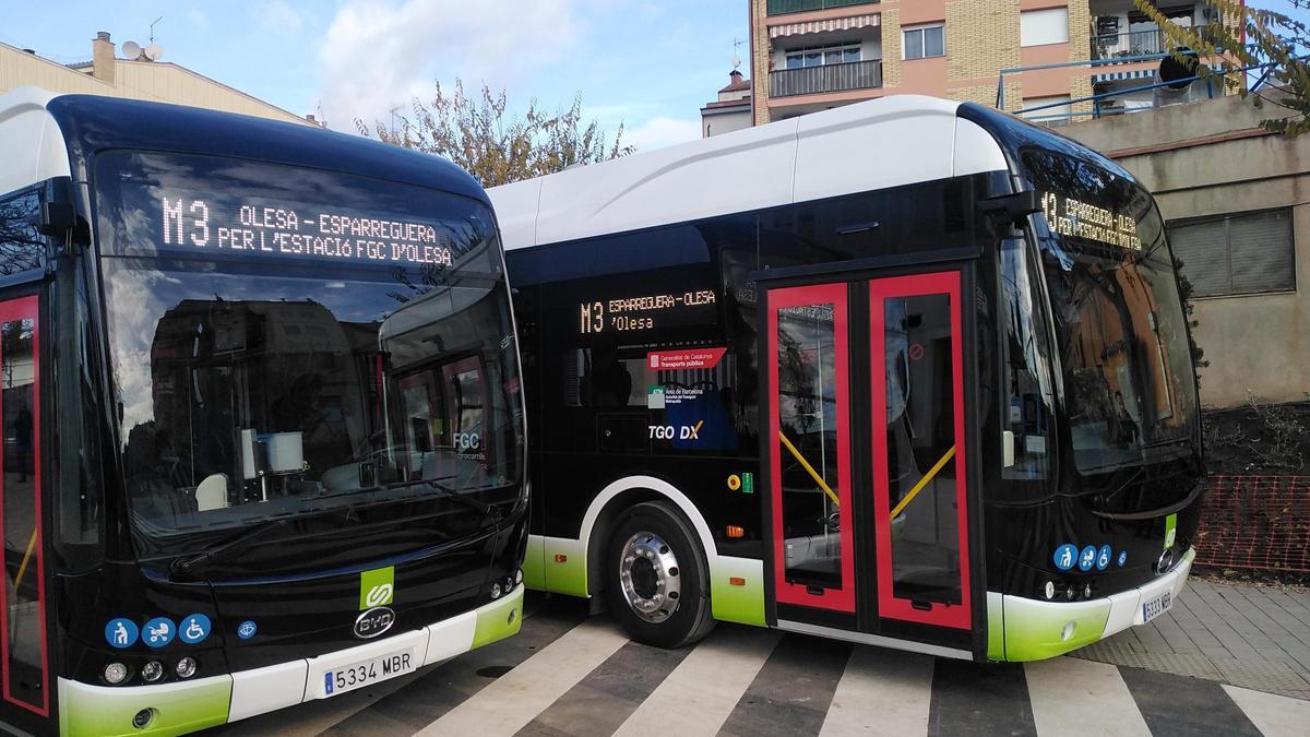 Autobusos elèctrics que fan el servei entre Esparreguera i Olesa