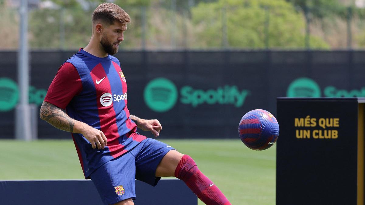 Iñigo Martínez, en su presentación oficial como jugador del Barça.