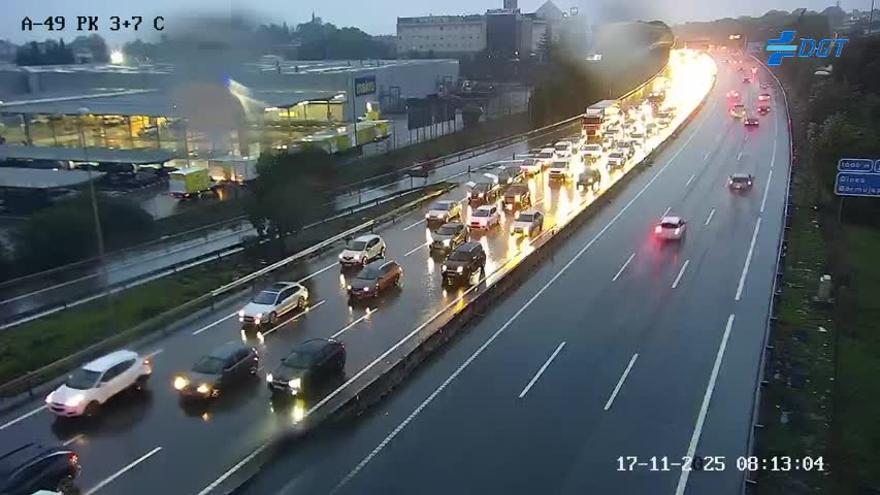 Dos accidentes en la A-49 provocan retenciones kilométricas de entrada a Sevilla