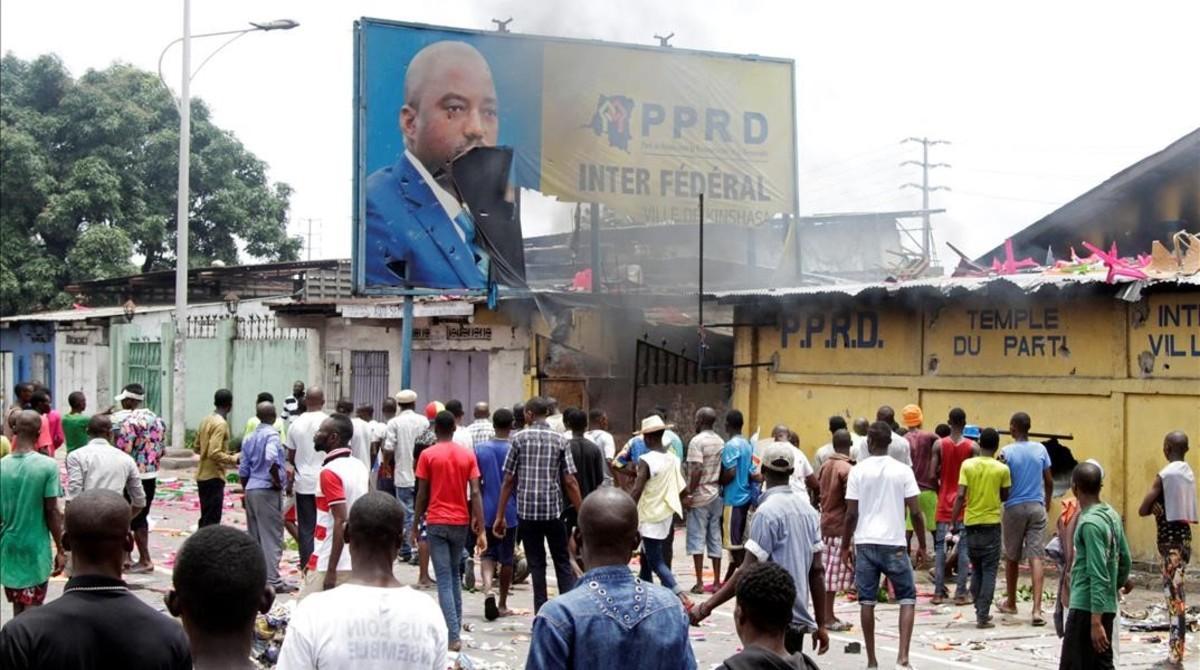 mbenach35599428 congolese opposition supporters chant slogans as they destro160919194927