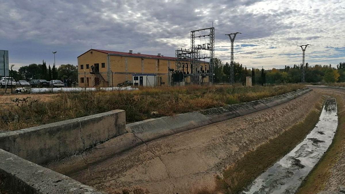 Instalaciones de la estación de bombeo de Monte la Reina propiedad del canal Toro-Zamora. | M. J. C.