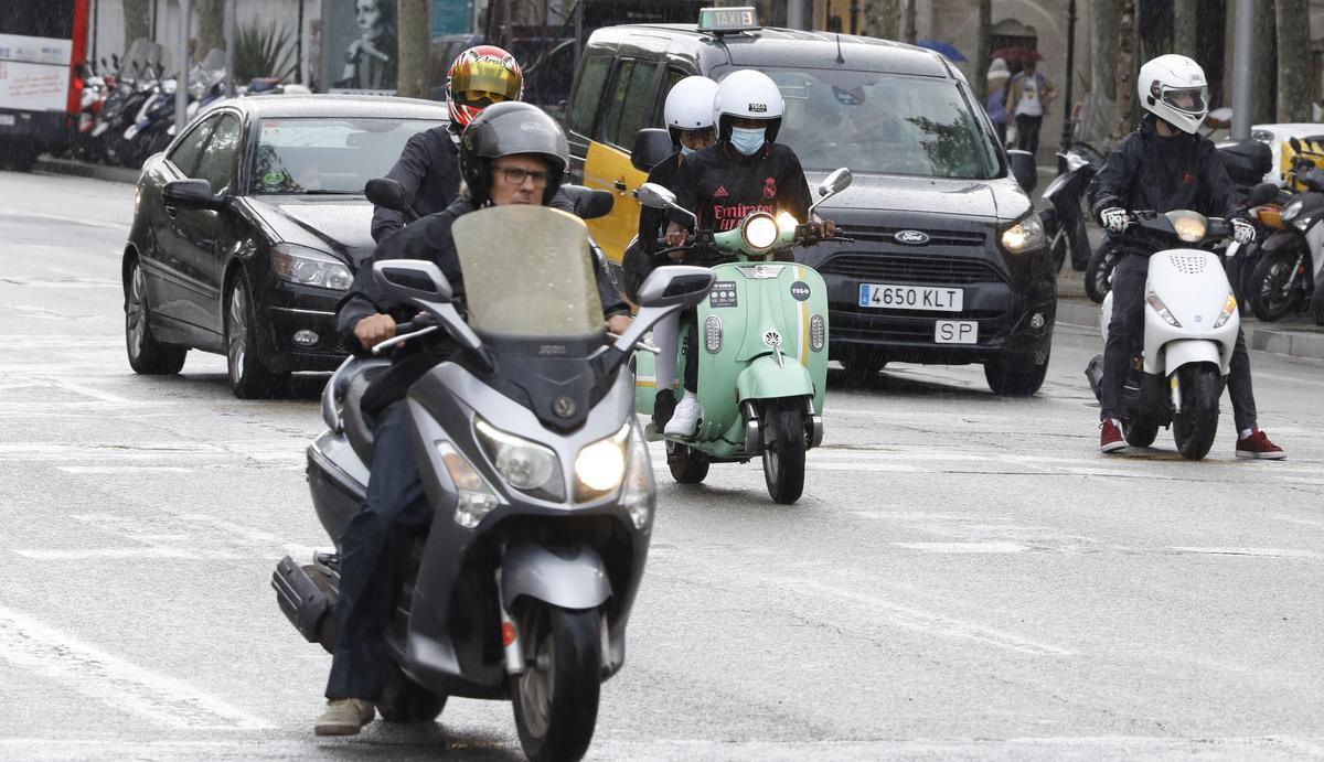 Motocicletas circulando en Barcelona