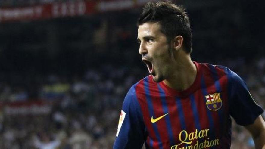 El jugador del FC Barcelona David Villa celebra el gol que marcó al Real Madrid en el partido de ida de la Supercopa.
