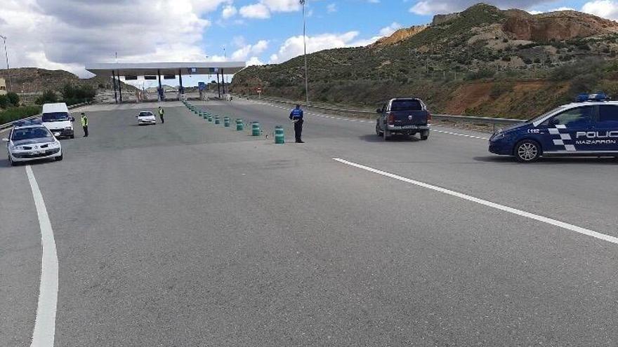 Uno de los puntos de control en el acceso a Mazarrón.