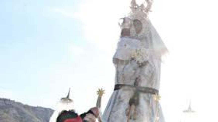 Villena se vuelca con la romería de la Virgen