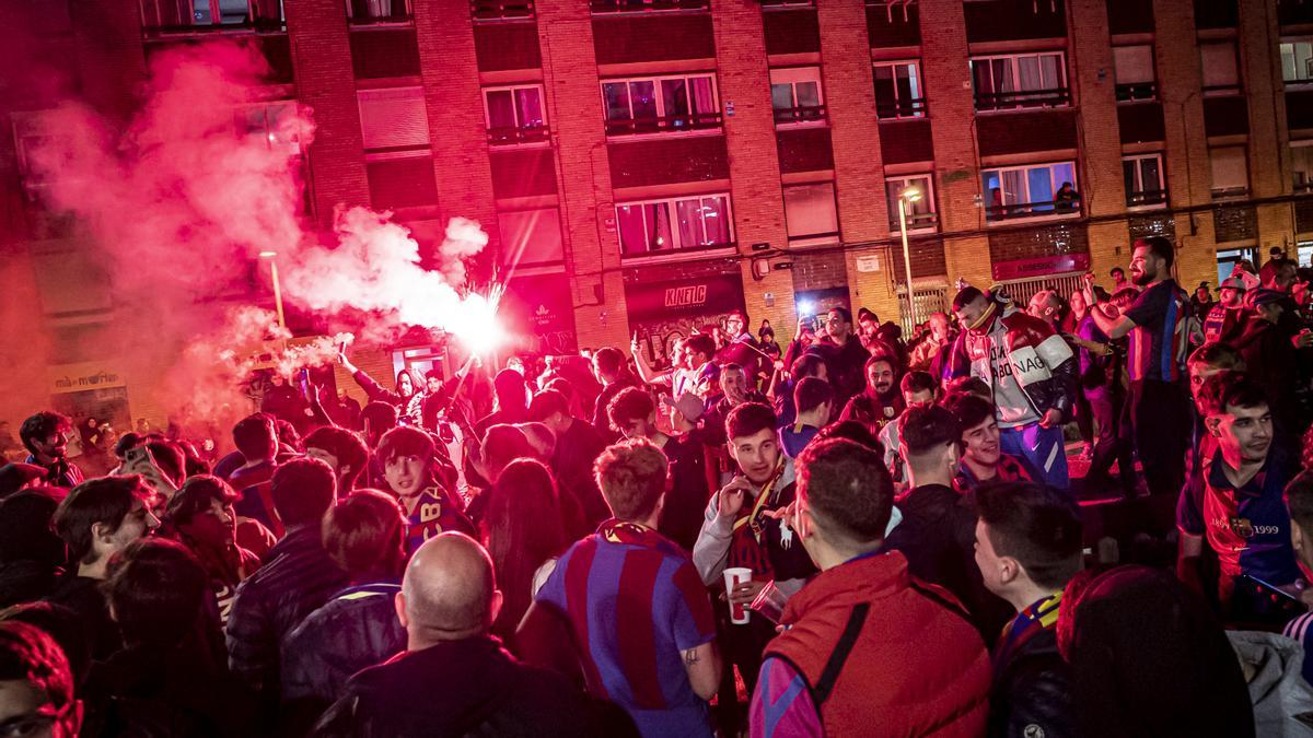 Los problemas de aglomeraciones, tráfico e incivismo que mortifican a los vecinos del Camp Nou