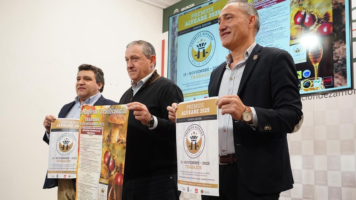 De izquierda a derecha, Ruiz, Faúndez y el diputado Emilio Fernández presentan la jornada que se celebrará en Trabazos.