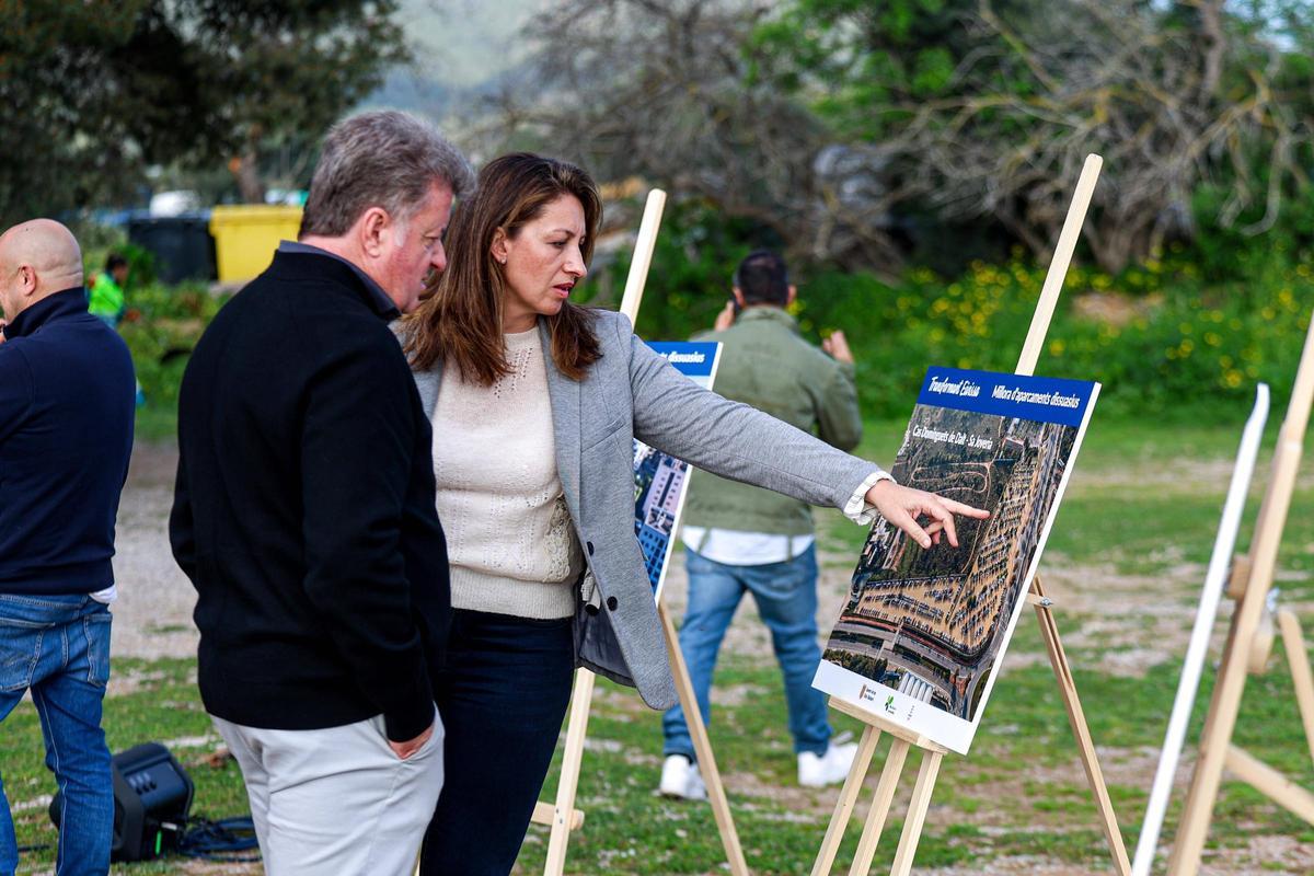 Blanca Hernández; y el coordinador de turismo del Govern de las Islas Baleares, Paco Ferrer durante el acto
